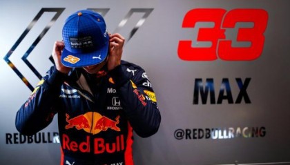 bob半岛体育-F1的新科世界冠军 维斯塔潘从33号到“新的1号”