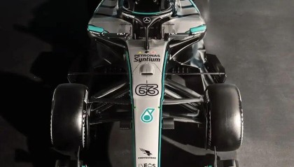 bob半岛体育平台-梅赛德斯的新衣 W17赛车涂装发布